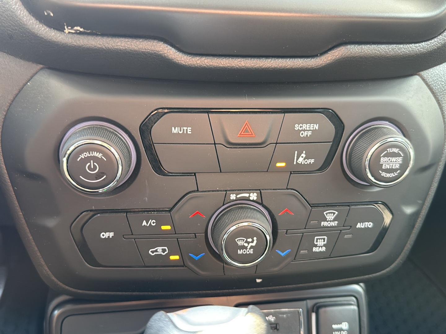 Used 2022 Black Clearcoat Jeep Latitude image 19