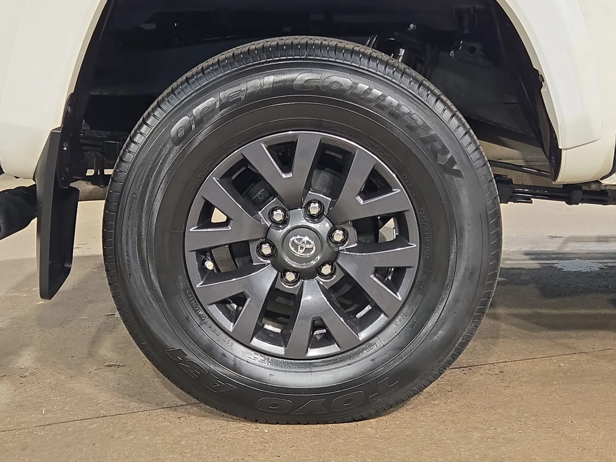 Used 2022 White Toyota SR5 image 17