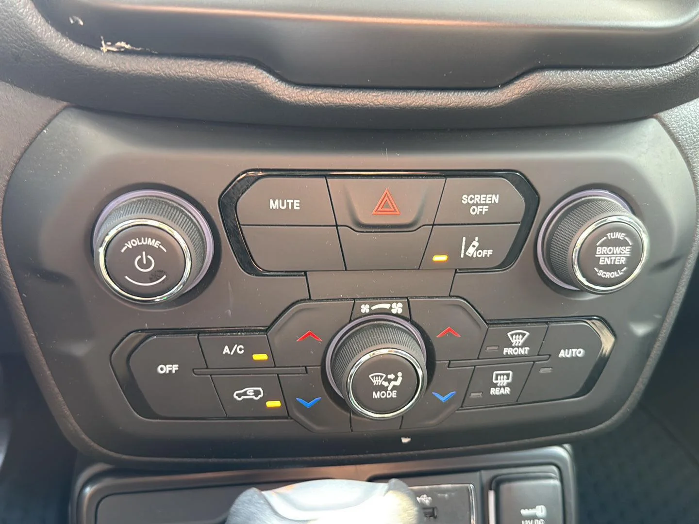 Used 2022 Black Clearcoat Jeep Latitude image 19