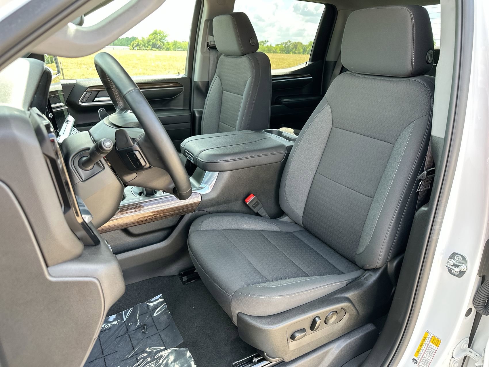 Used 2025 Summit White Chevrolet RST image 11