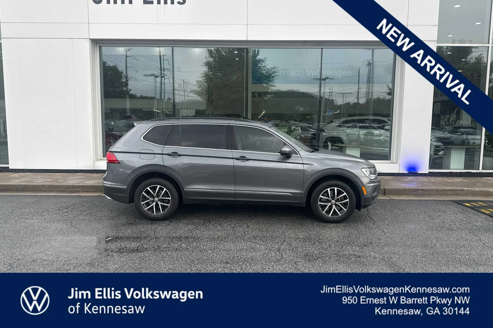 Certified Used 2021 Platinum Gray Metallic Volkswagen SE image 1