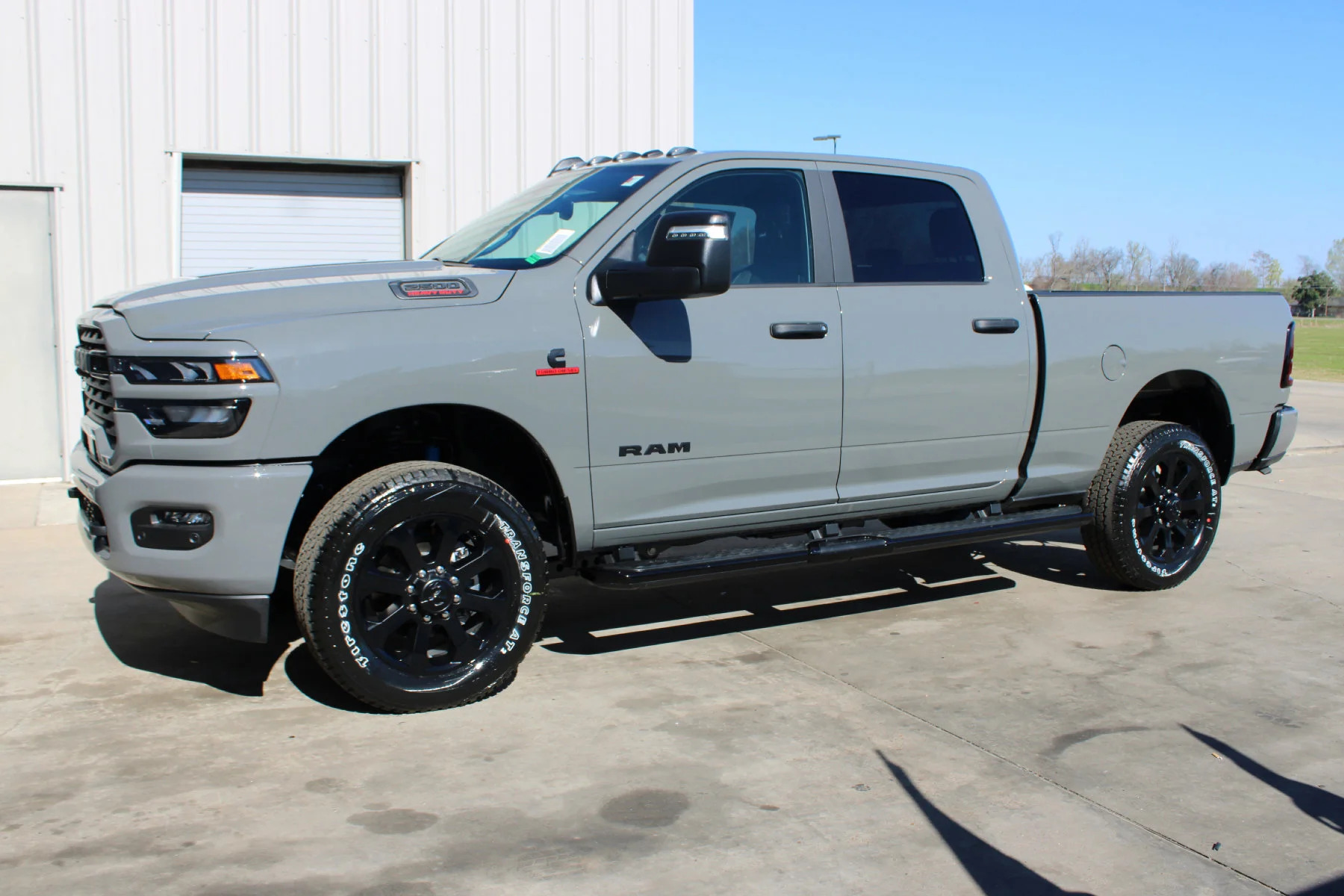 New 2026 Ceramic Gray Clear-Coat Exterior Paint RAM BIG HORN CREW CAB 4X4 image 35