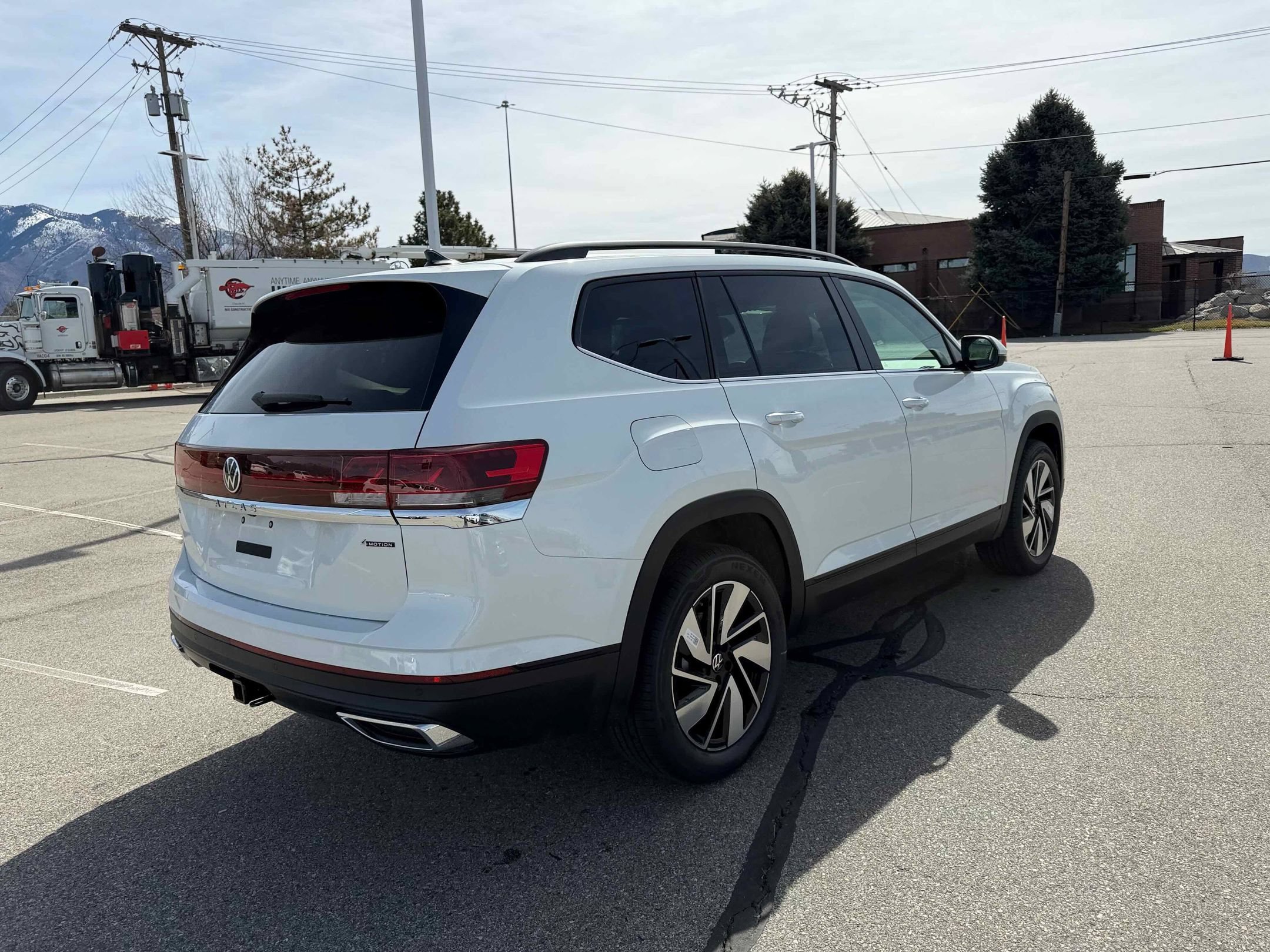 New 2026 Opal White Volkswagen 2.0T SE w/Technology image 8