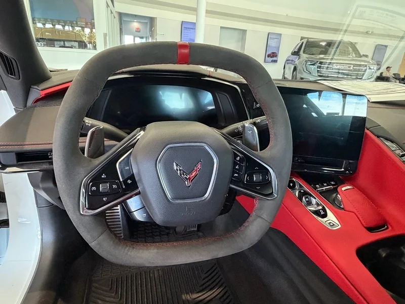 Used 2024 Arctic White Chevrolet 2LT image 22
