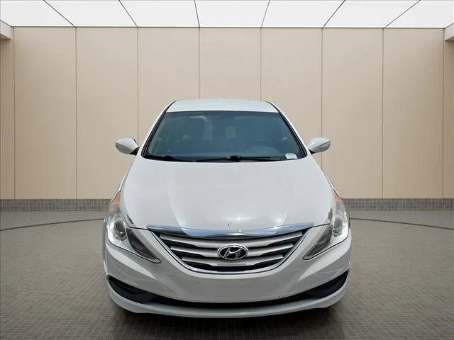 Used 2014 White Hyundai GLS image 6