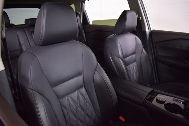 Used 2023 Gold Nissan Platinum image 21
