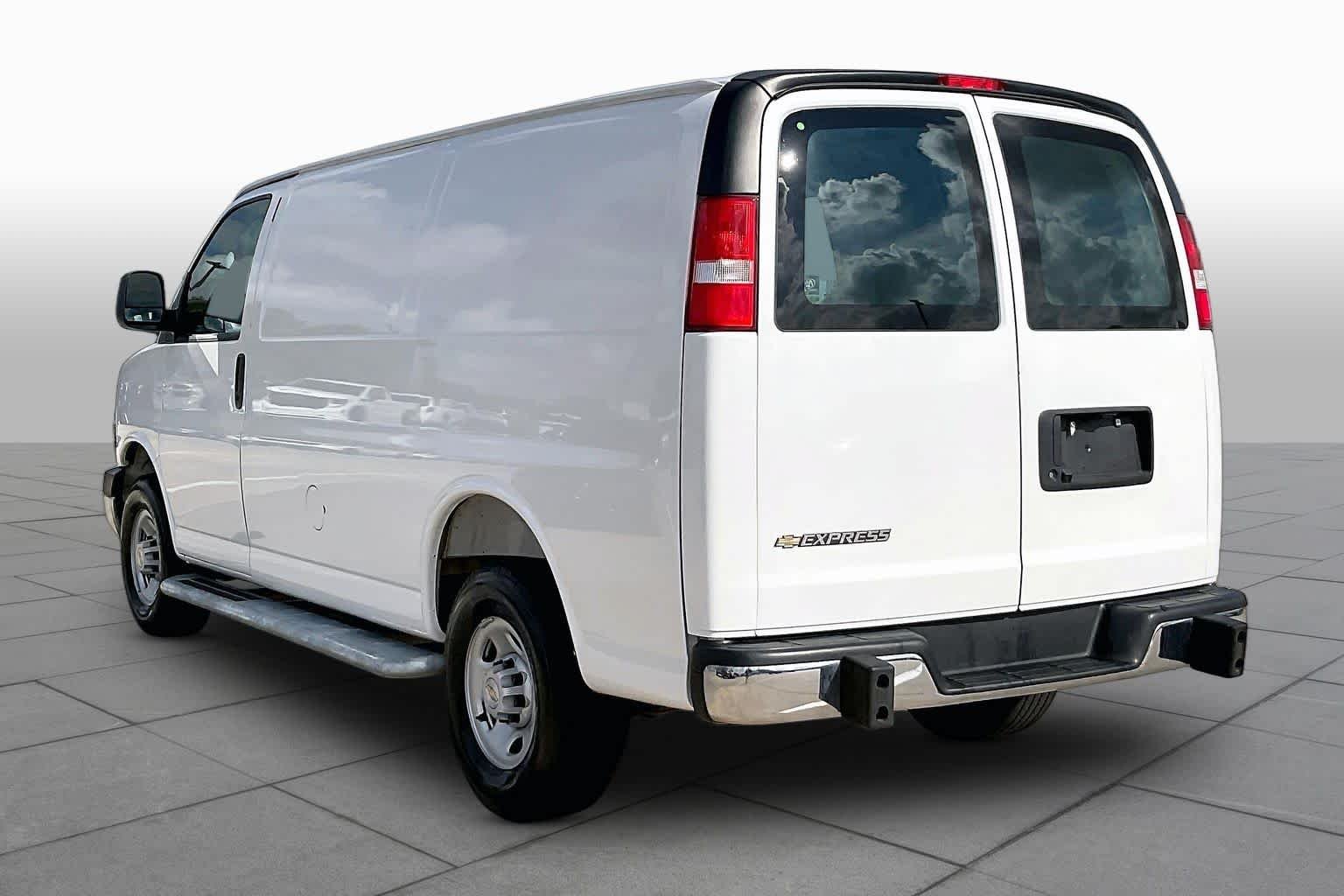 Used 2025 Summit White Chevrolet  image 10