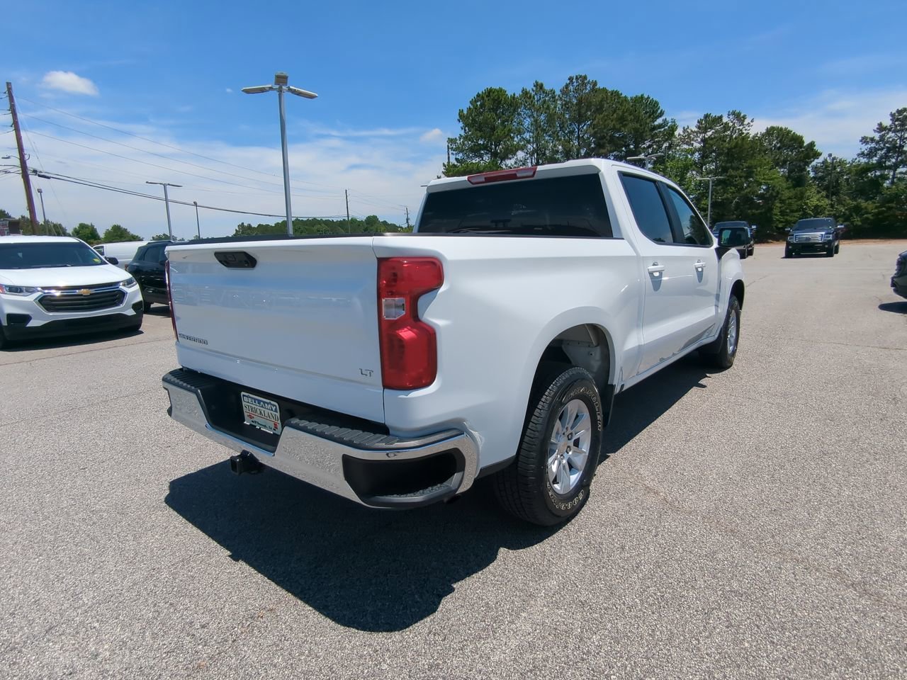 Used 2025 Summit White Chevrolet LT image 4