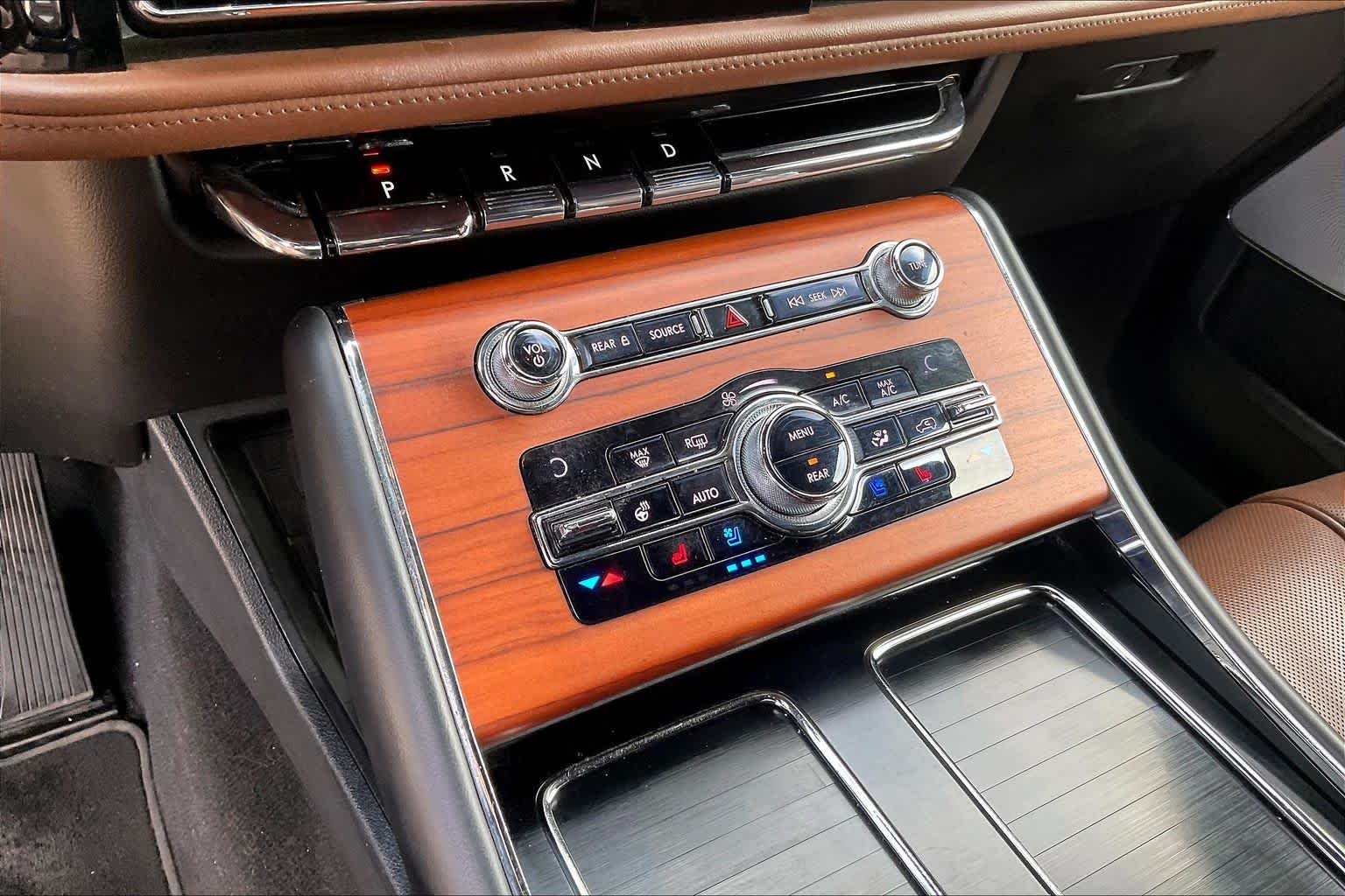 Used 2020 Infinite Black Lincoln Reserve image 33