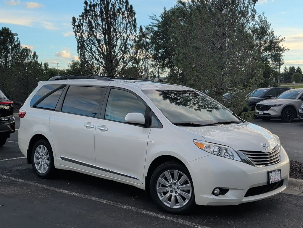 Used 2017 Toyota Sienna XLE with VIN 5TDDZ3DC1HS171989 for sale in Minneapolis, Minnesota
