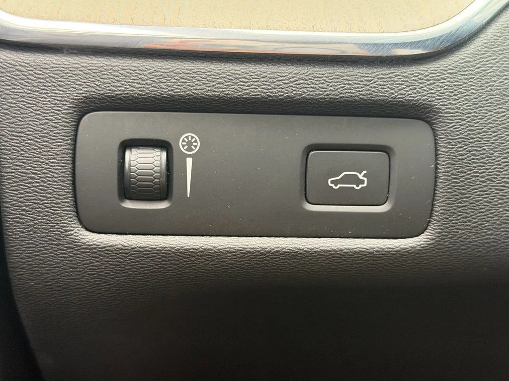 Used 2020 Black Volvo T6 Inscription image 33