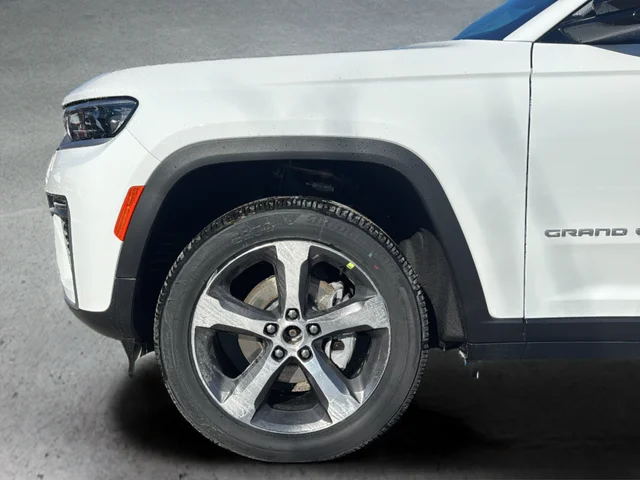 New 2026 Bright White Clear-Coat Exterior Paint Jeep Limited image 20