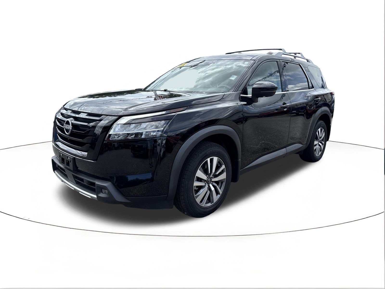Used 2023 Super Black Nissan SL image 7