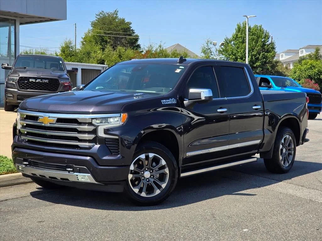 Used 2023 Gray Chevrolet High Country image 2