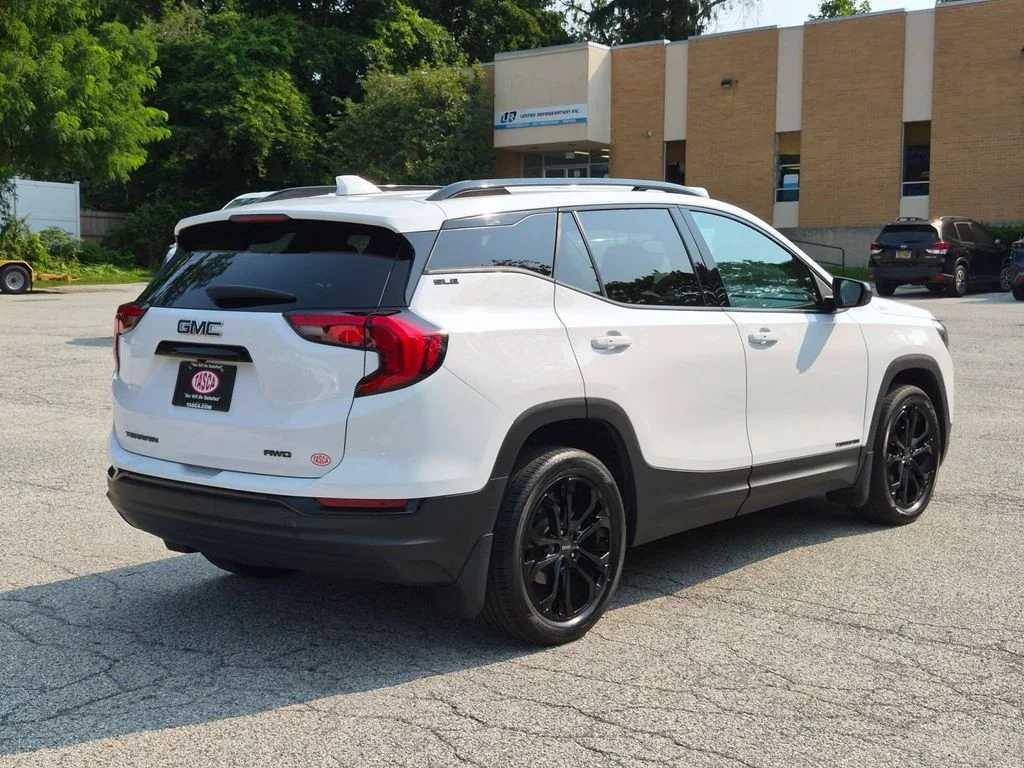 Used 2021 White GMC SLE image 3