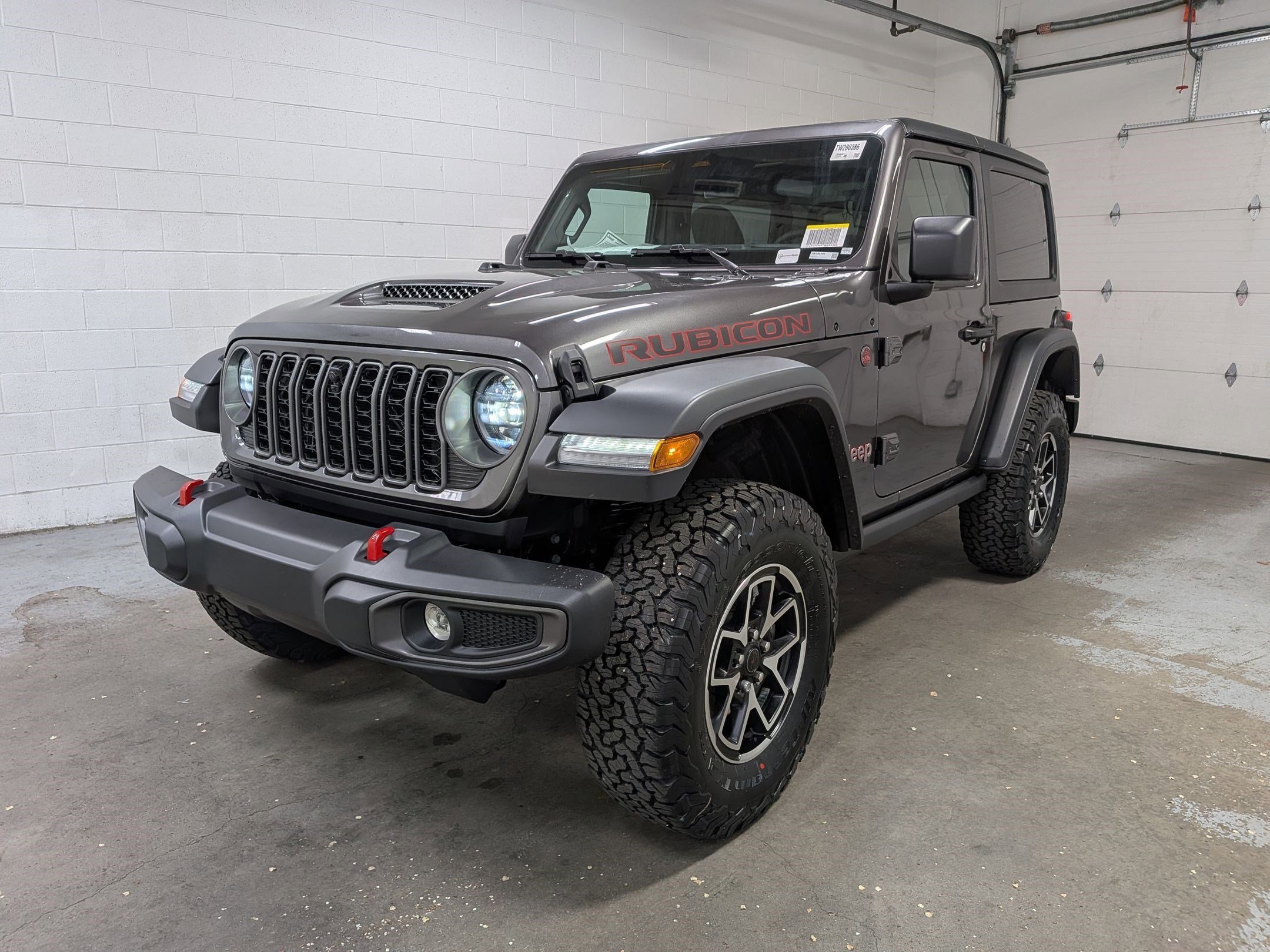 New 2026 Granite Crystal Metallic Clear-Coat Exterior Paint Jeep Rubicon image 9