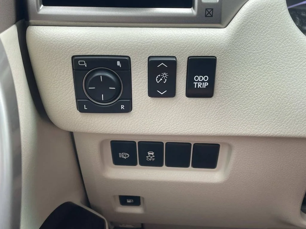 Used 2018  Lexus 460 image 25