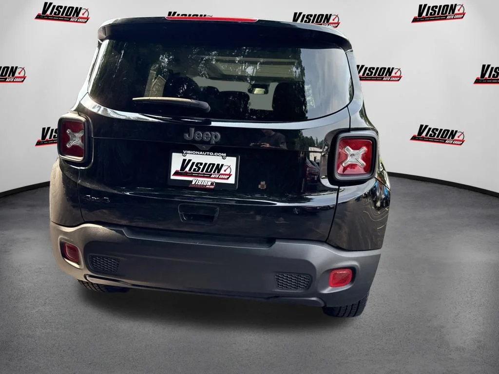 Used 2023 Black Jeep Latitude image 6
