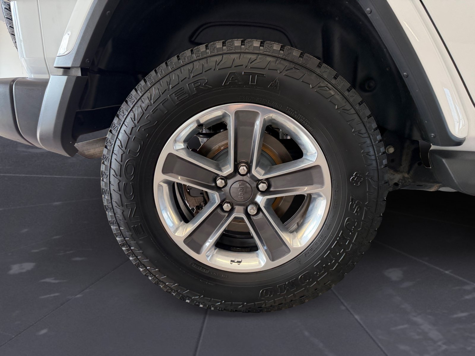 Used 2021 Bright White Clearcoat Jeep Unlimited Sahara image 44