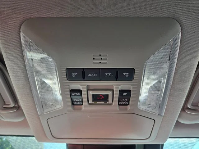 Used 2022 White Toyota XLE Premium image 28