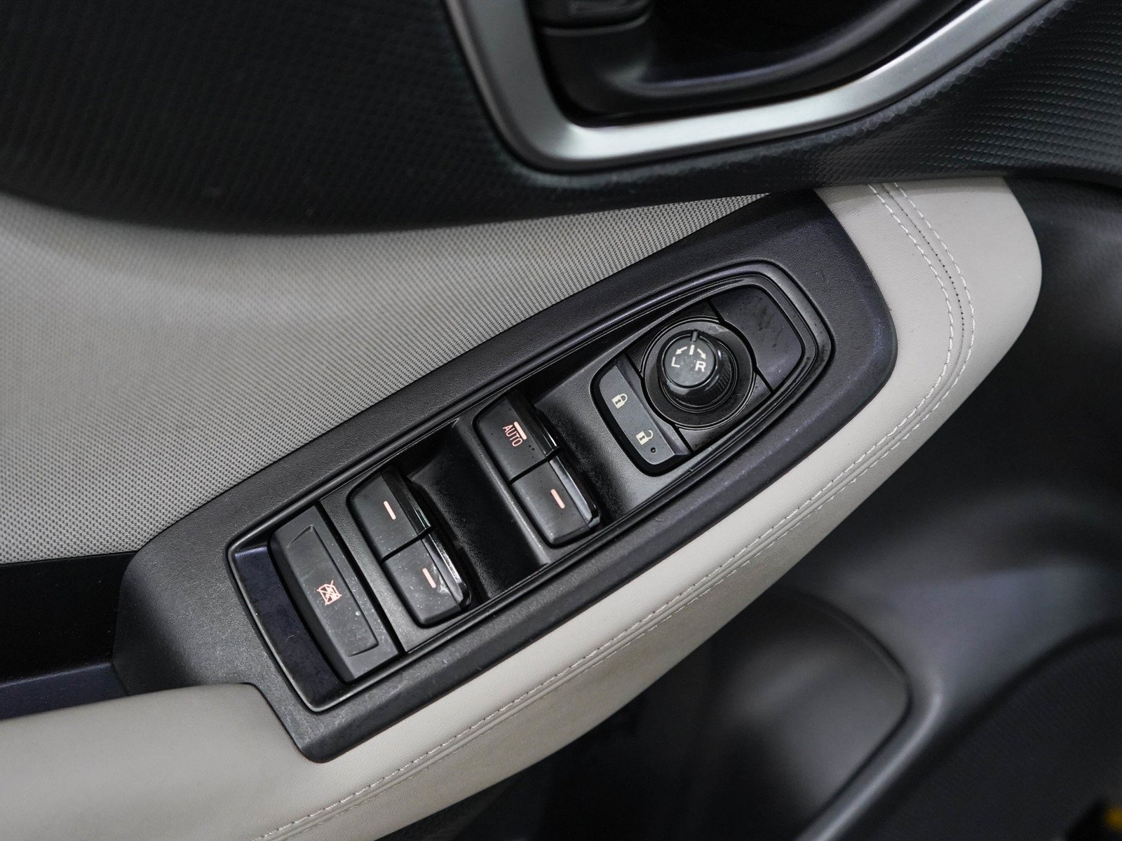 Used 2019 Crystal Black Pearl Subaru  image 19