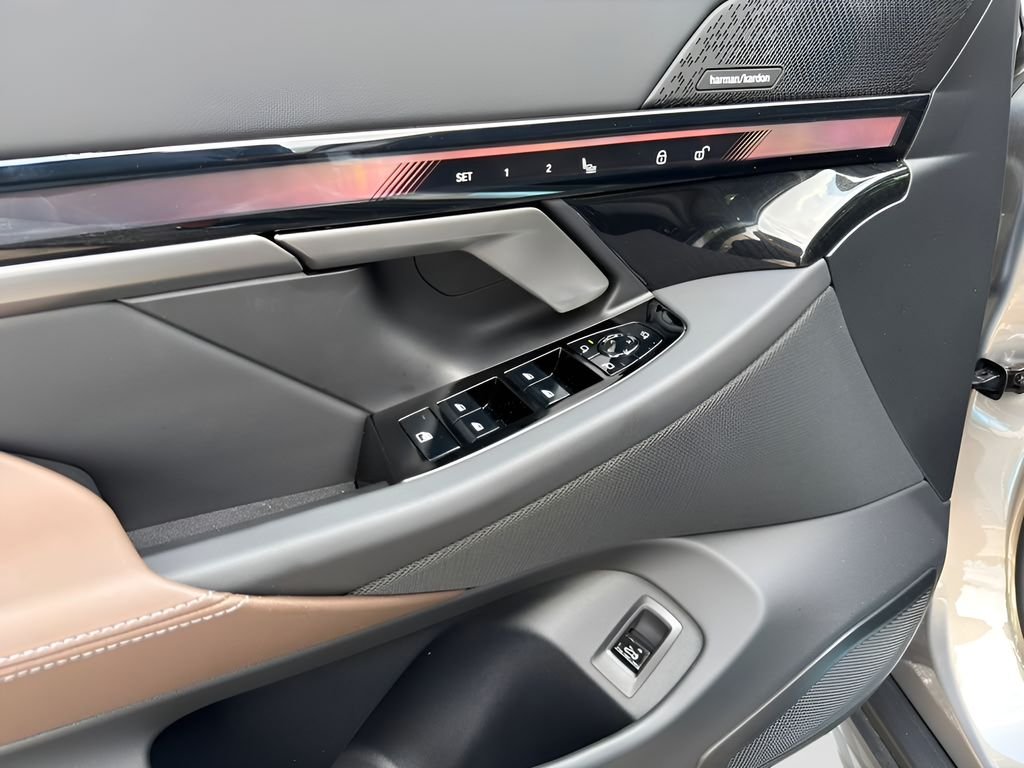 New 2027 Oxide Grey Metallic BMW xDrive40 image 12