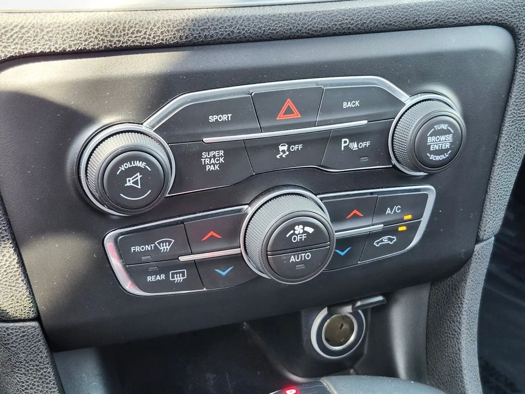 Used 2015 White Dodge R/T Scat Pack image 22
