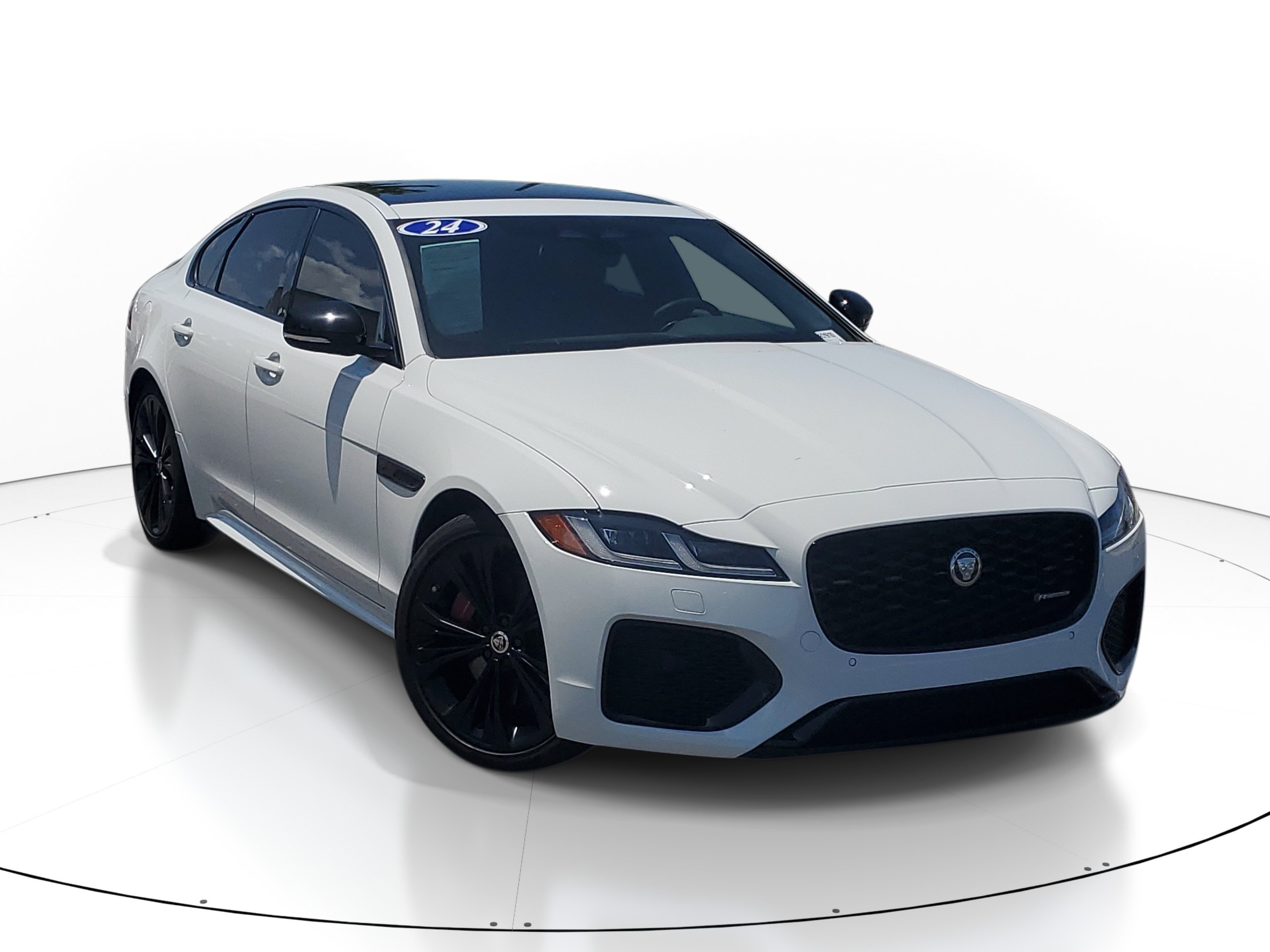 Used 2024  Jaguar R-Dynamic SE image 2