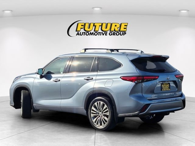 Used 2021  Toyota Platinum image 6