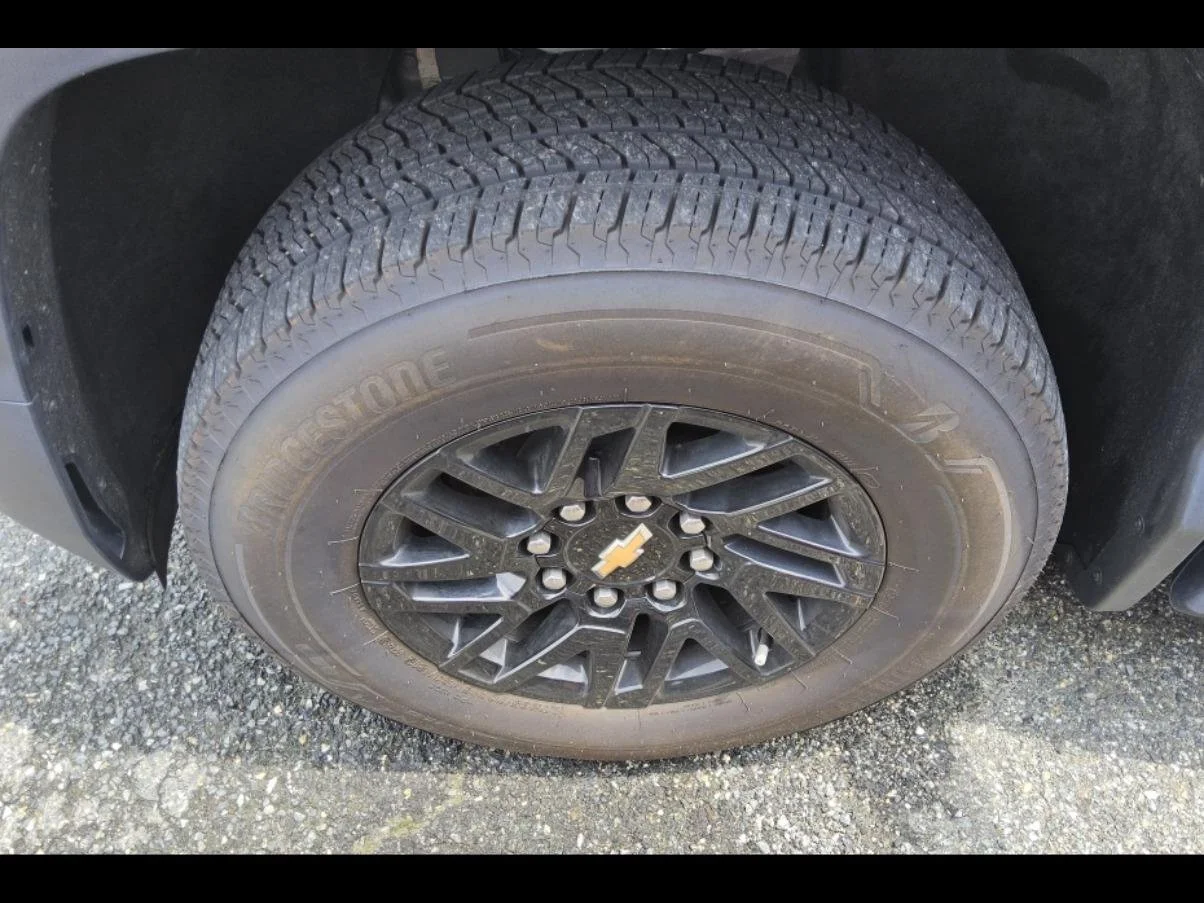 Used 2025 Slate Gray Metallic Chevrolet LT - Extended Range image 22
