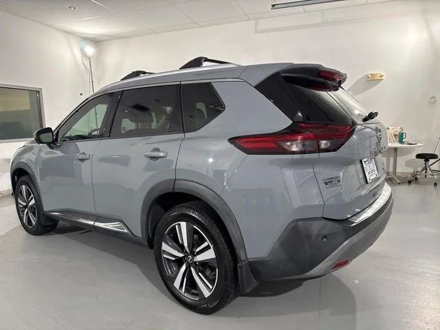 Used 2021 Gray Nissan SL image 6