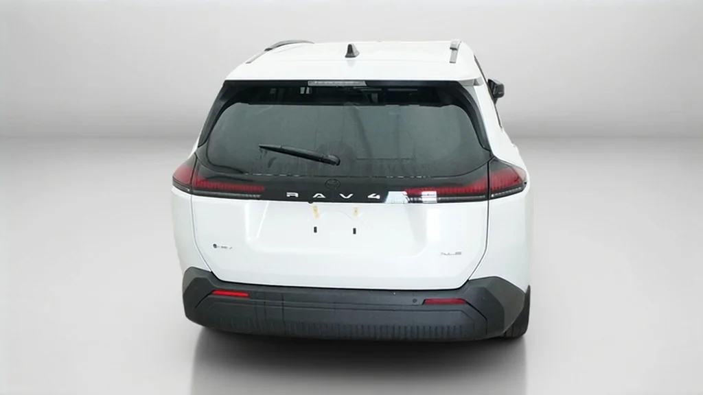 New 2026 Wind Chill Pearl Toyota XLE Premium image 12