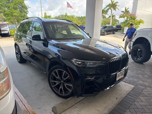 2021 BMW X7 M50i's photo