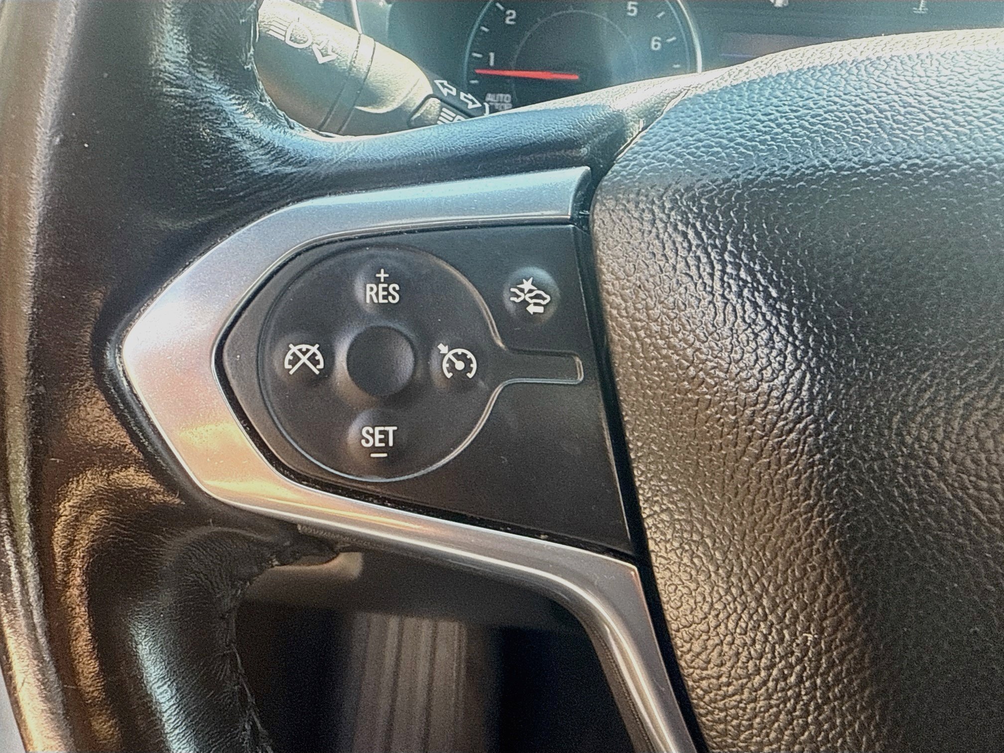Used 2022 Summit White Chevrolet LT Cloth image 36