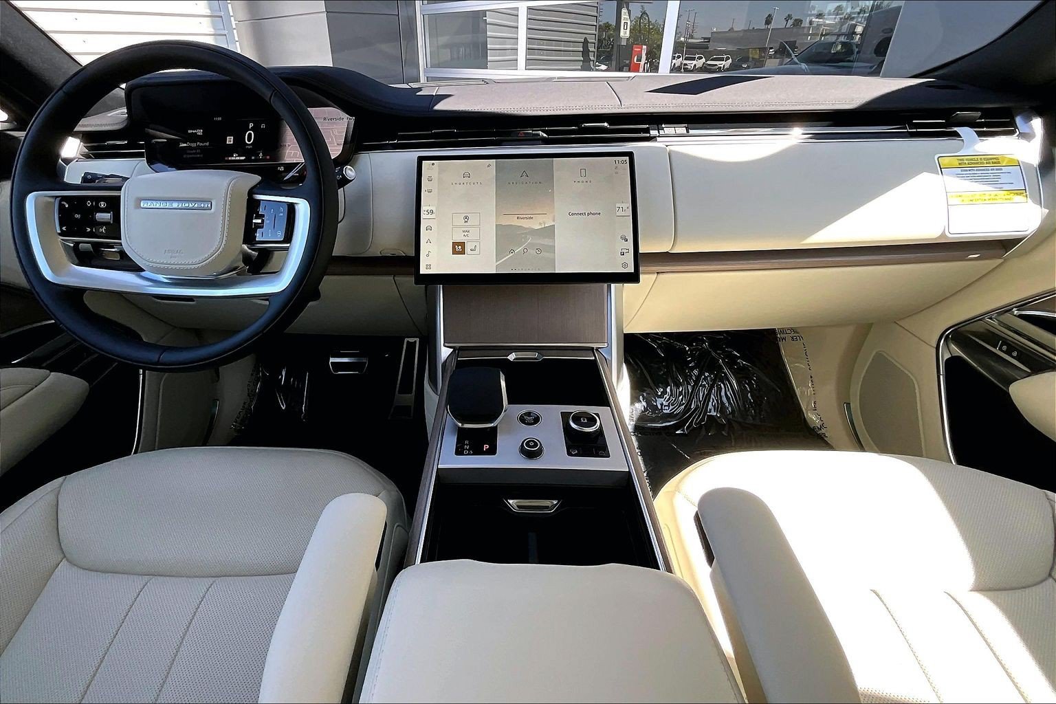 New 2027 Belgravia Green Land Rover SE image 4