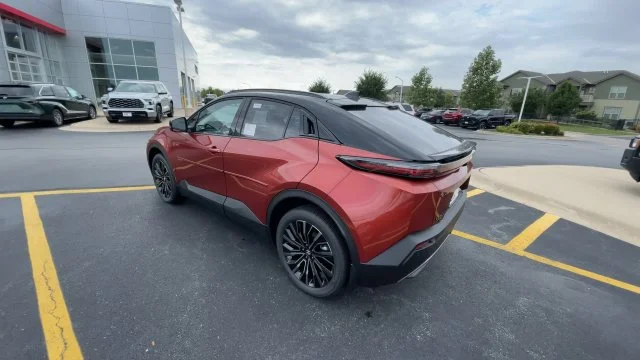 2026 Toyota C-HR XSE - Photo 8