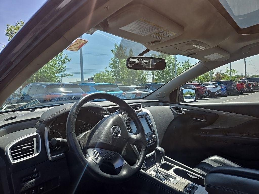Used 2018 Arctic Blue Nissan Platinum image 2
