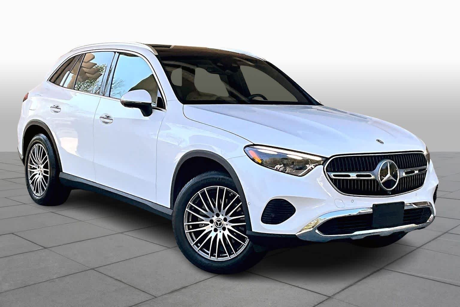 Used 2025 MANUFAKTUR Moonlight White Metallic Mercedes-Benz GLC 300 image 3