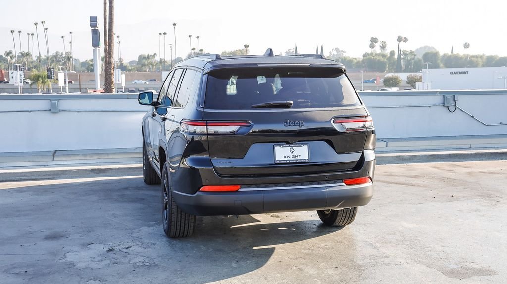 New 2026 Diamond Black Jeep Altitude image 7