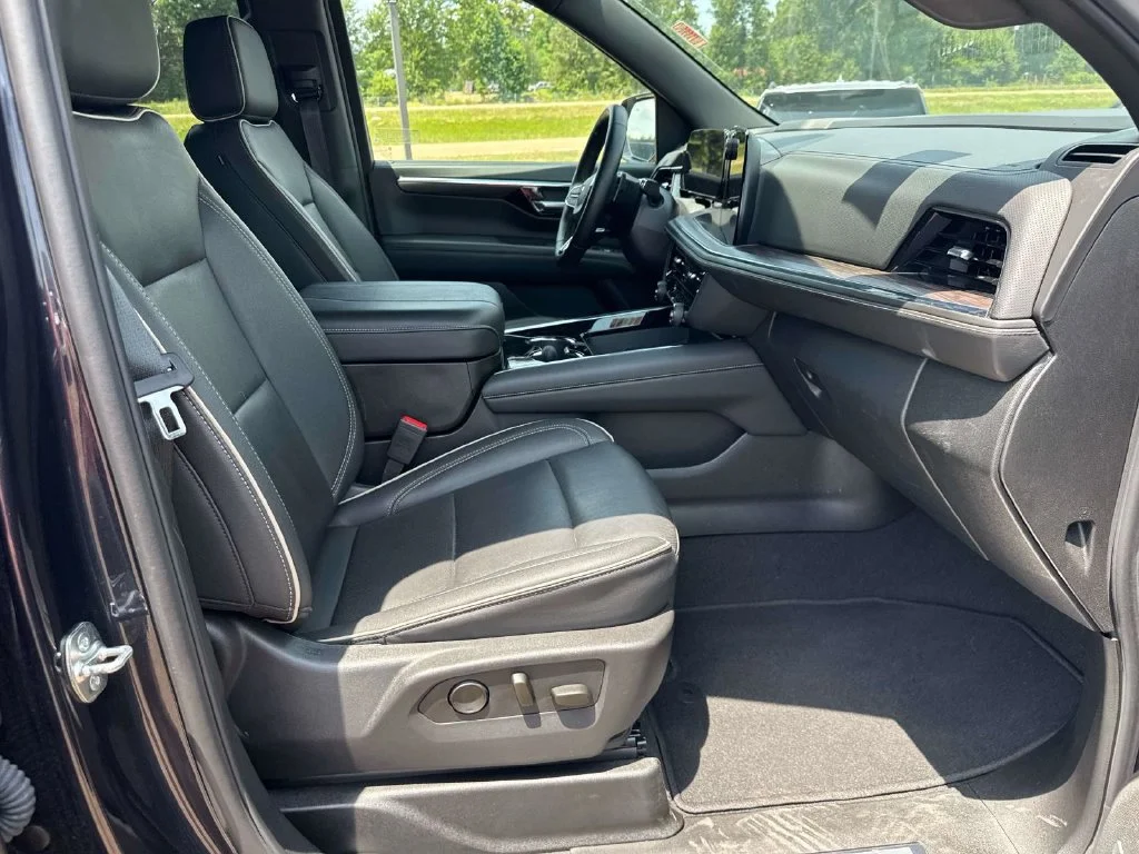 Used 2025 Gray Chevrolet Premier image 22