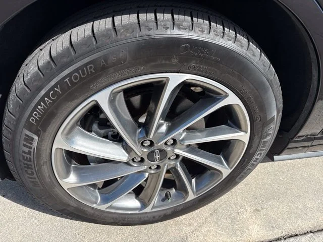 Used 2022 Black Lincoln Grand Touring image 13