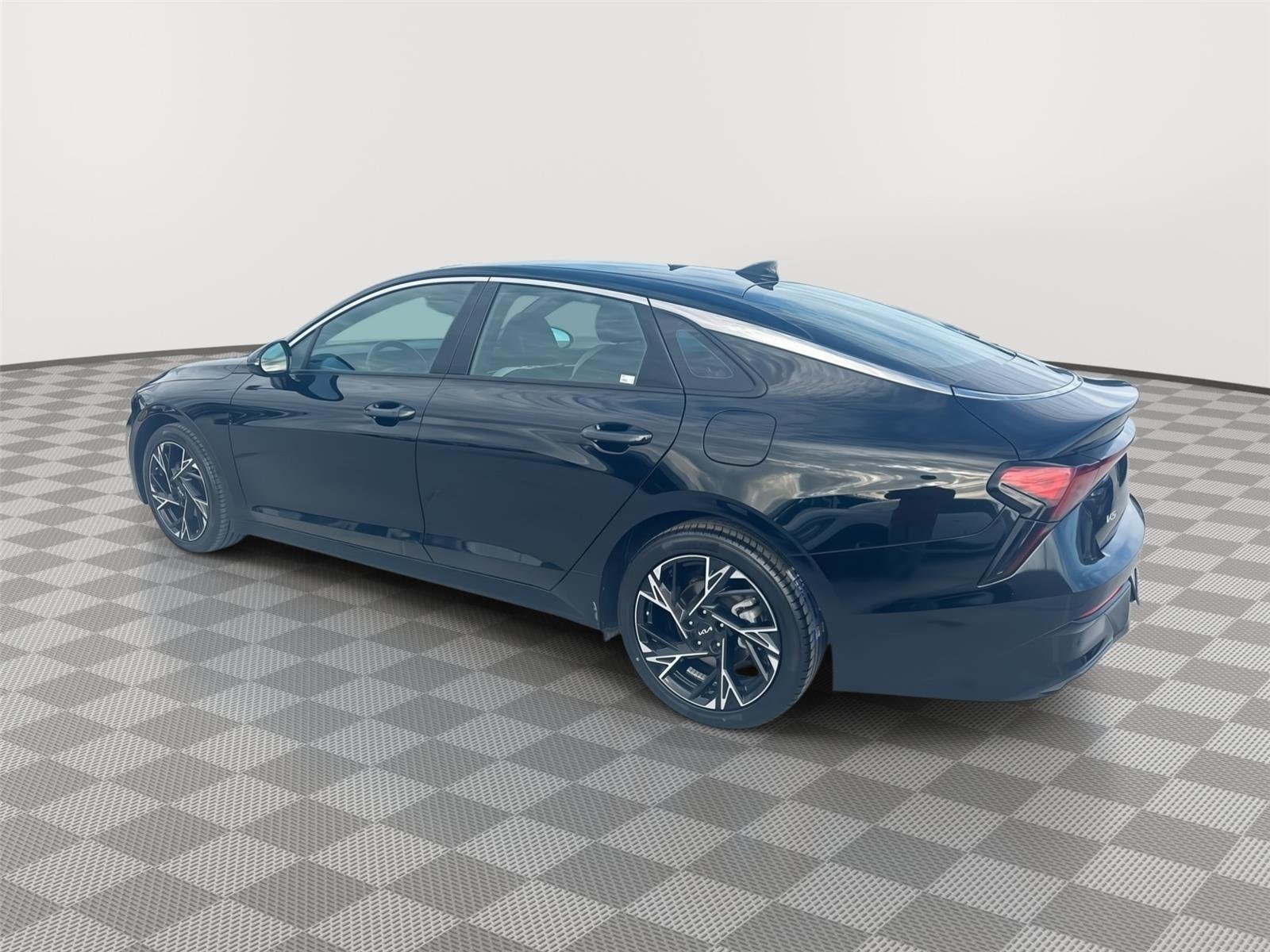 Certified Used 2025 Aurora Black Pearl Kia GT-Line image 6