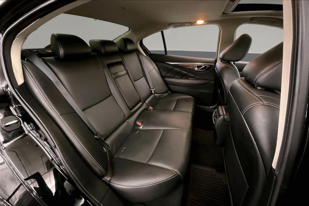 Used 2018 Black INFINITI 3.0t LUXE image 31