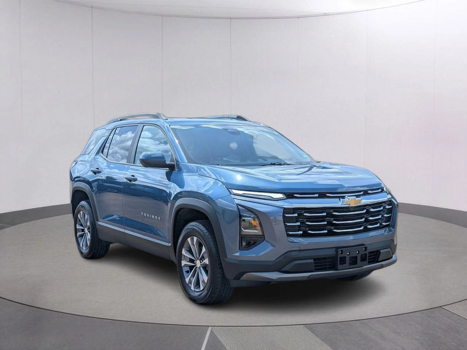 Used 2025 Lakeshore Blue Metallic Chevrolet LT image 7