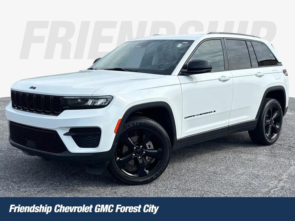 Used 2023 White Jeep Altitude X image 1
