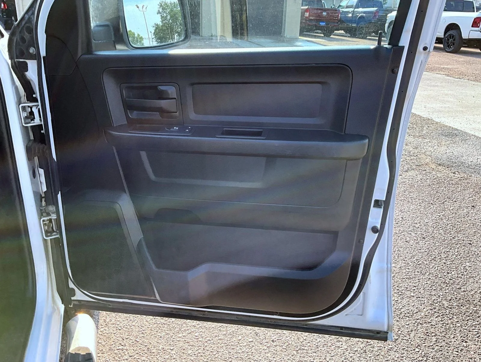 Used 2018 White Ram SSV image 17