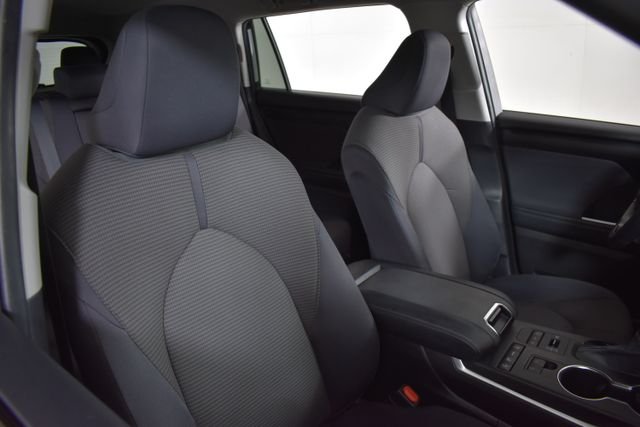 2022 Toyota Highlander LE - Photo 20