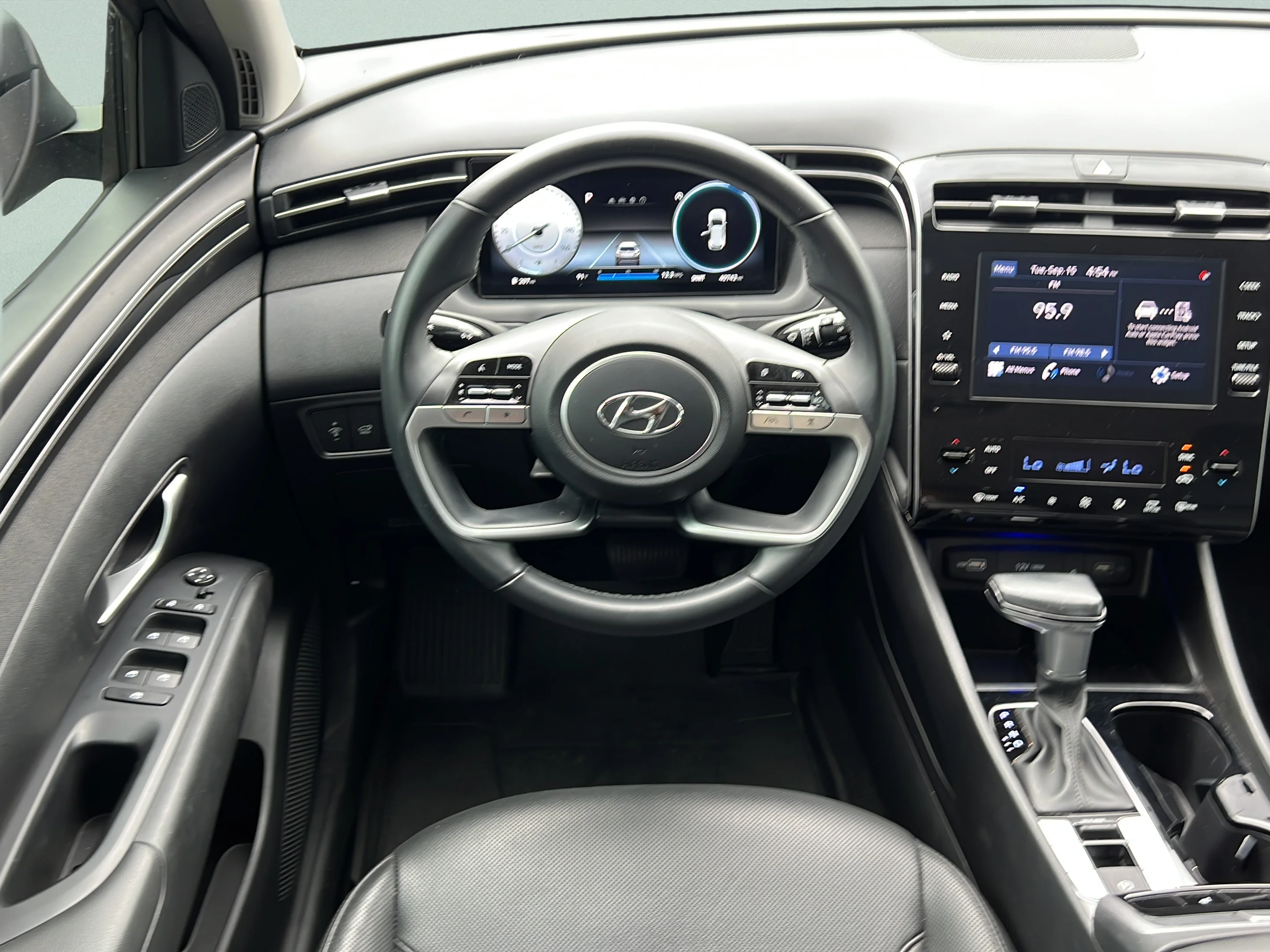 Used 2023 Amazon Gray Hyundai SEL image 12