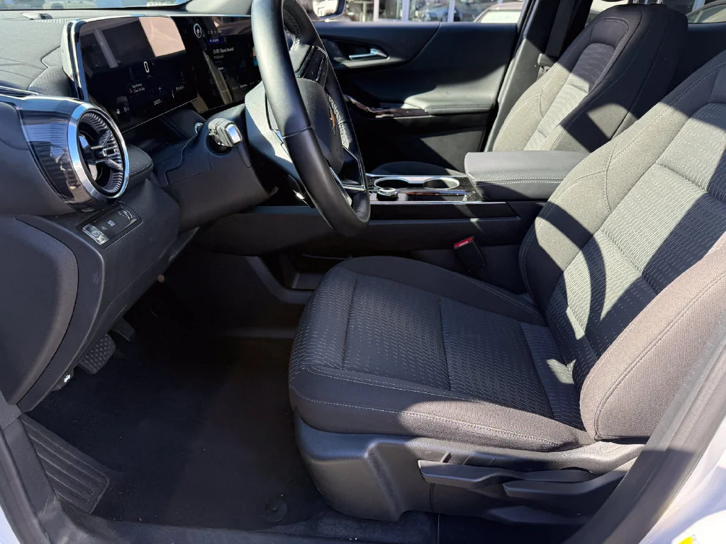 Used 2026 Summit White Chevrolet LT image 29