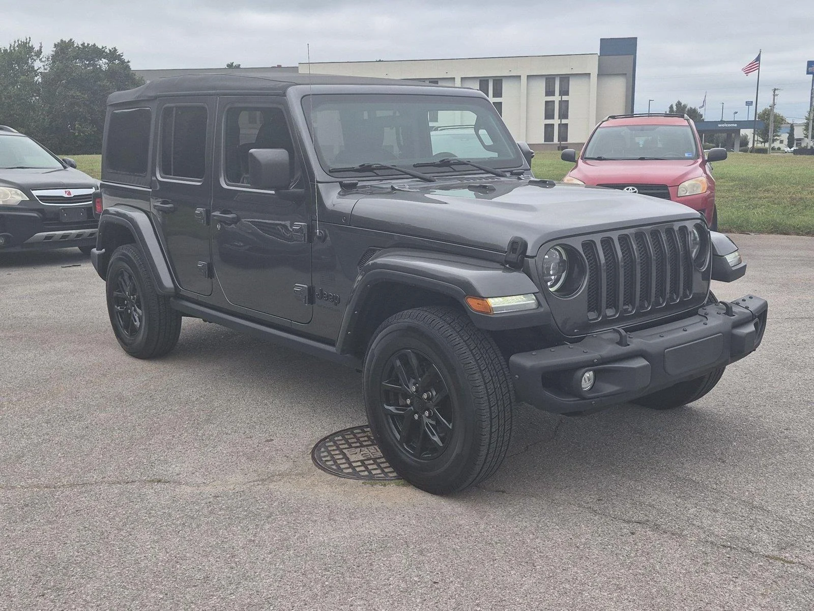 Used 2023 Granite Crystal Metallic Clearcoat Jeep Freedom image 7